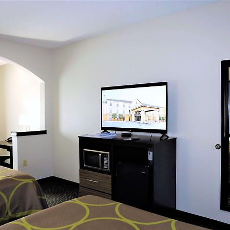 Super 8 By Wyndham High Point/Greensboro Dış mekan fotoğraf