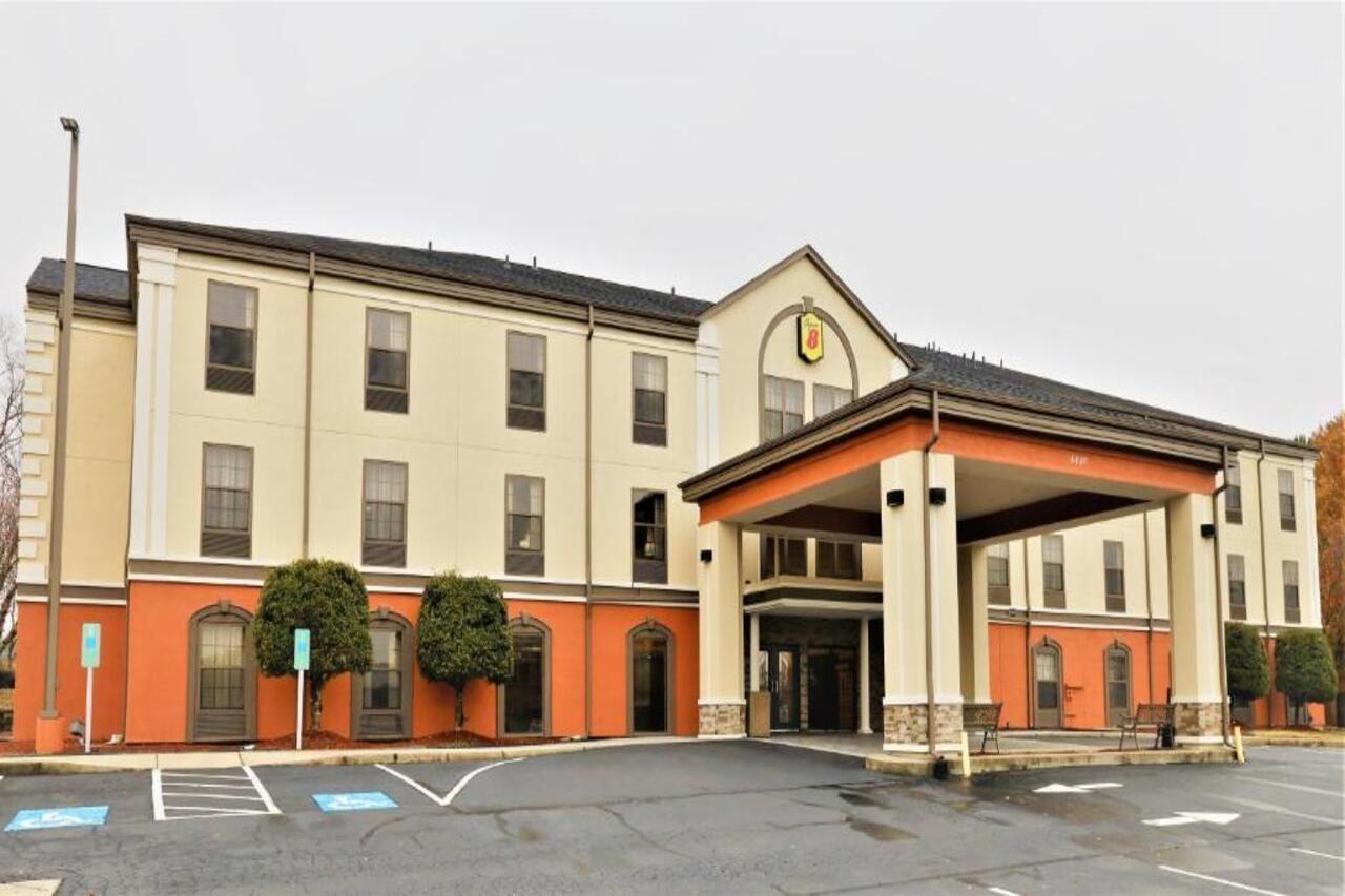 Super 8 By Wyndham High Point/Greensboro Dış mekan fotoğraf