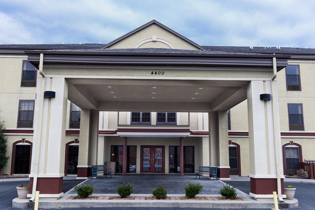Super 8 By Wyndham High Point/Greensboro Dış mekan fotoğraf