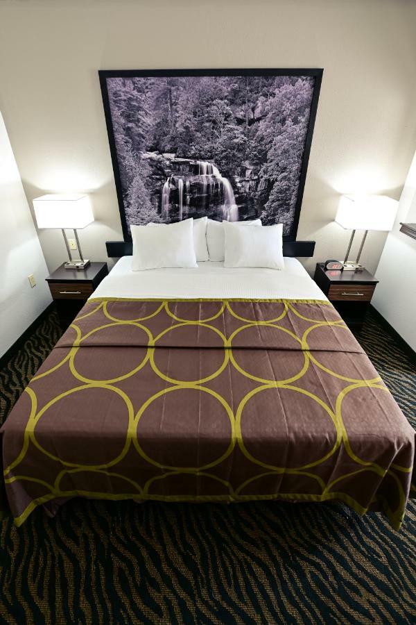 Super 8 By Wyndham High Point/Greensboro Dış mekan fotoğraf